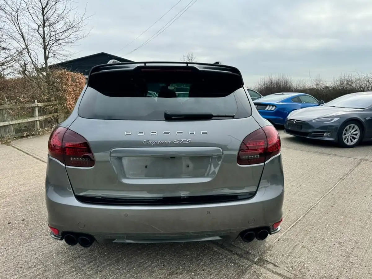 2014-porsche-cayenne-48-gts-big-16