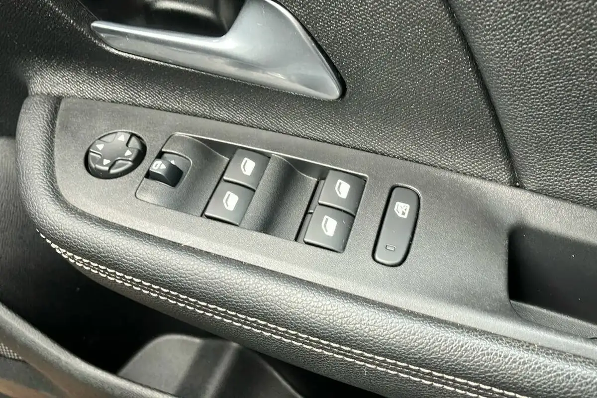 2022-vauxhall-mokka-e-sri-premium-big-14
