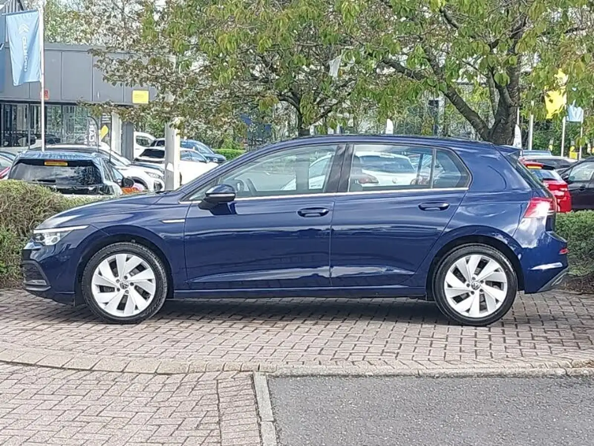 2022-volkswagen-golf-15-tsi-style-130ps-hatchback-big-3