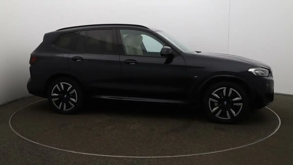 2022-bmw-ix3-e-m-sport-big-49