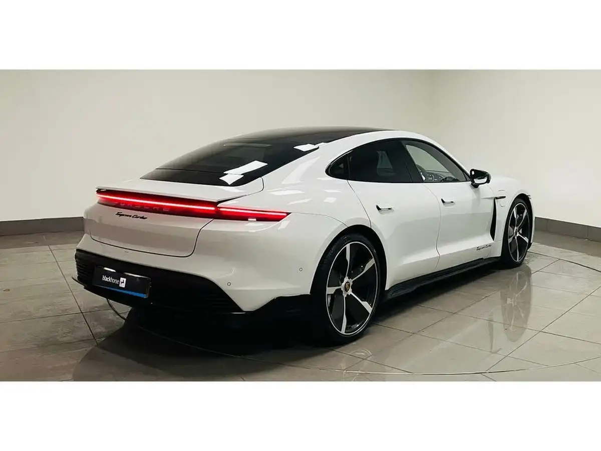 2020-porsche-taycan-e-turbo-big-6