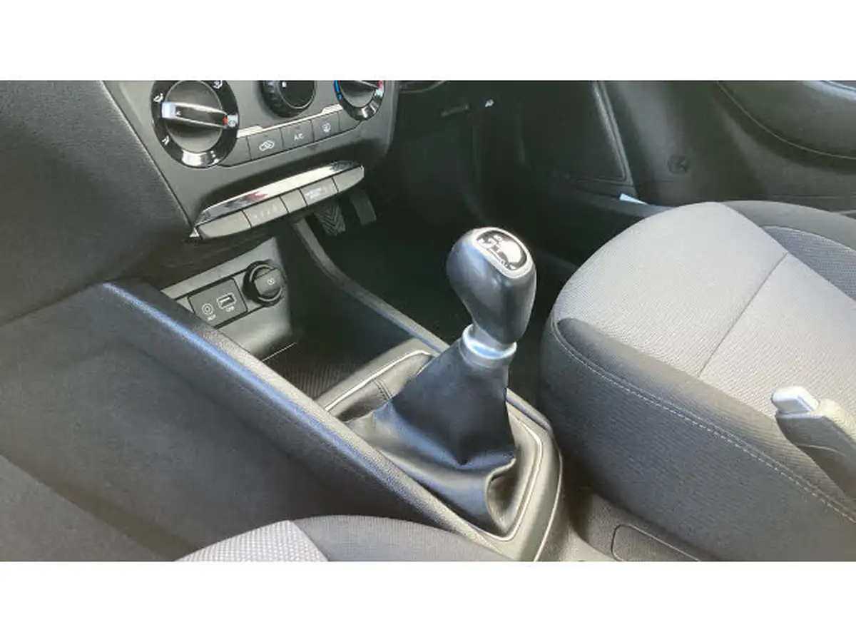2019-hyundai-i20-12-se-mpi-isg-hatchback-5d-big-12