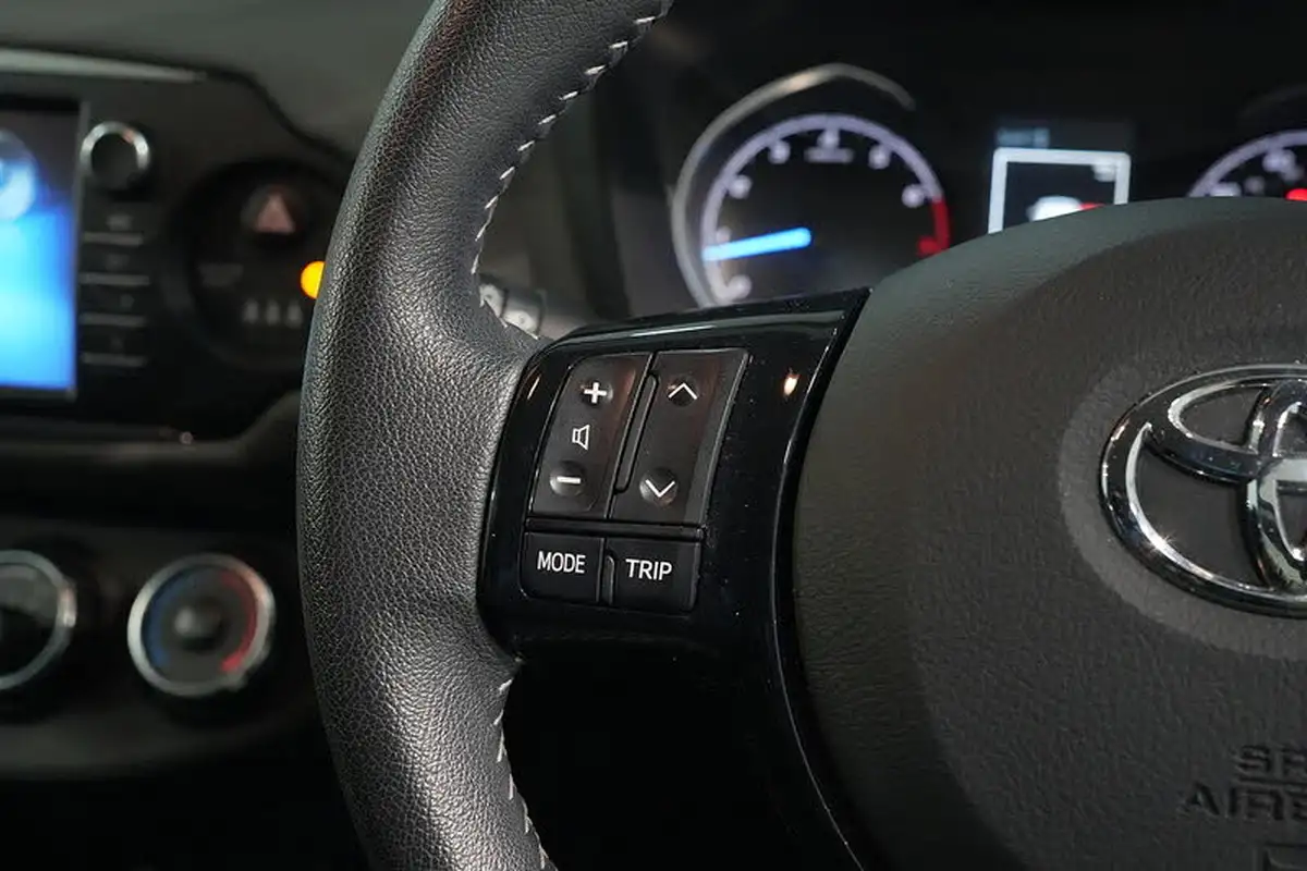 2019-toyota-yaris-15-vvt-i-icon-tech-111bhp-1496cc-big-27