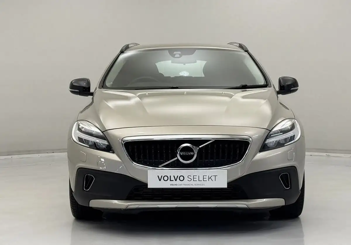 2016-volvo-v40-20-t3-cross-country-pro-big-2