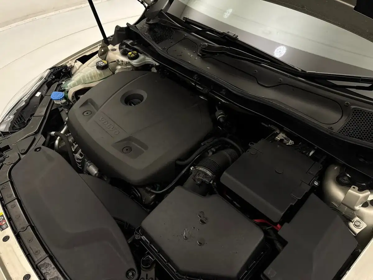 2016-volvo-v40-20-t3-cross-country-pro-big-26