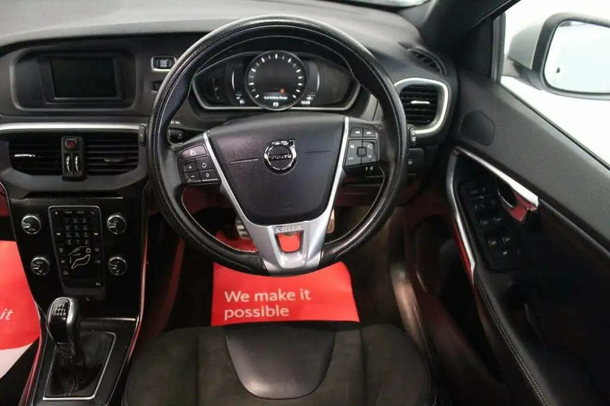 2017-volvo-v40-20-t2-r-design-big-35