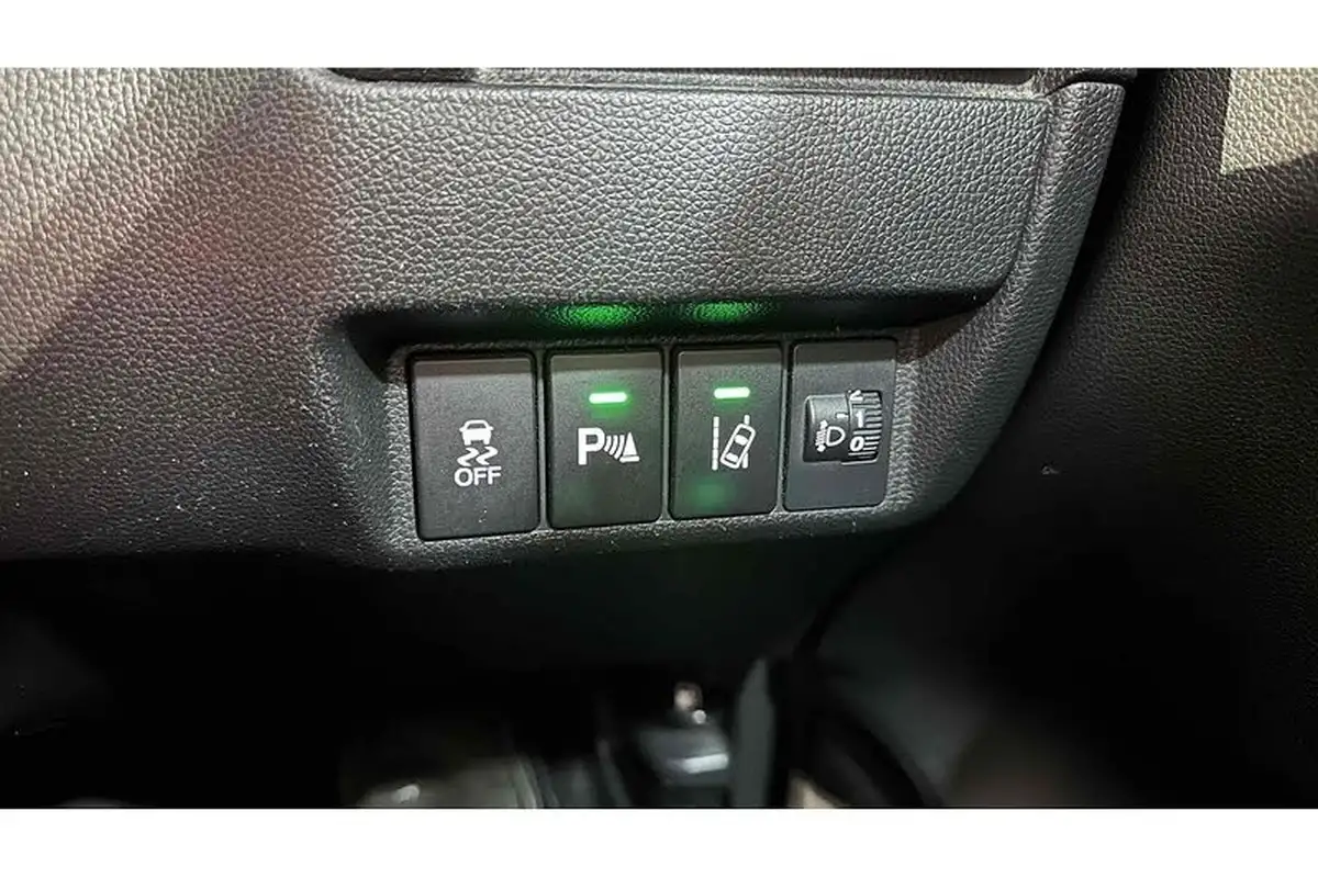 2017-honda-jazz-13-i-vtec-se-cvt-big-24