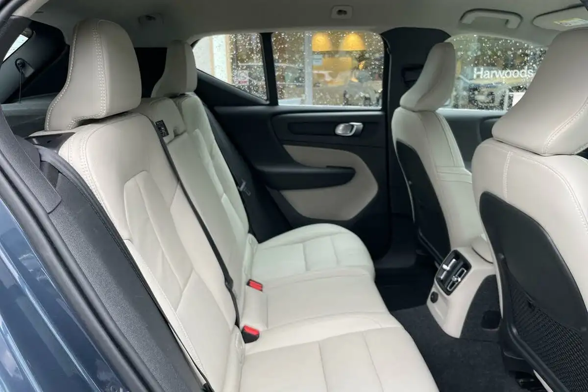 2021-volvo-xc40-15-t4-inscription-208bhp-big-21