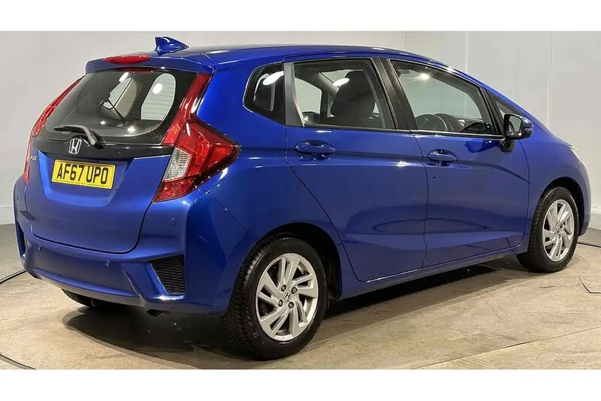 2017-honda-jazz-13-i-vtec-se-cvt-big-4