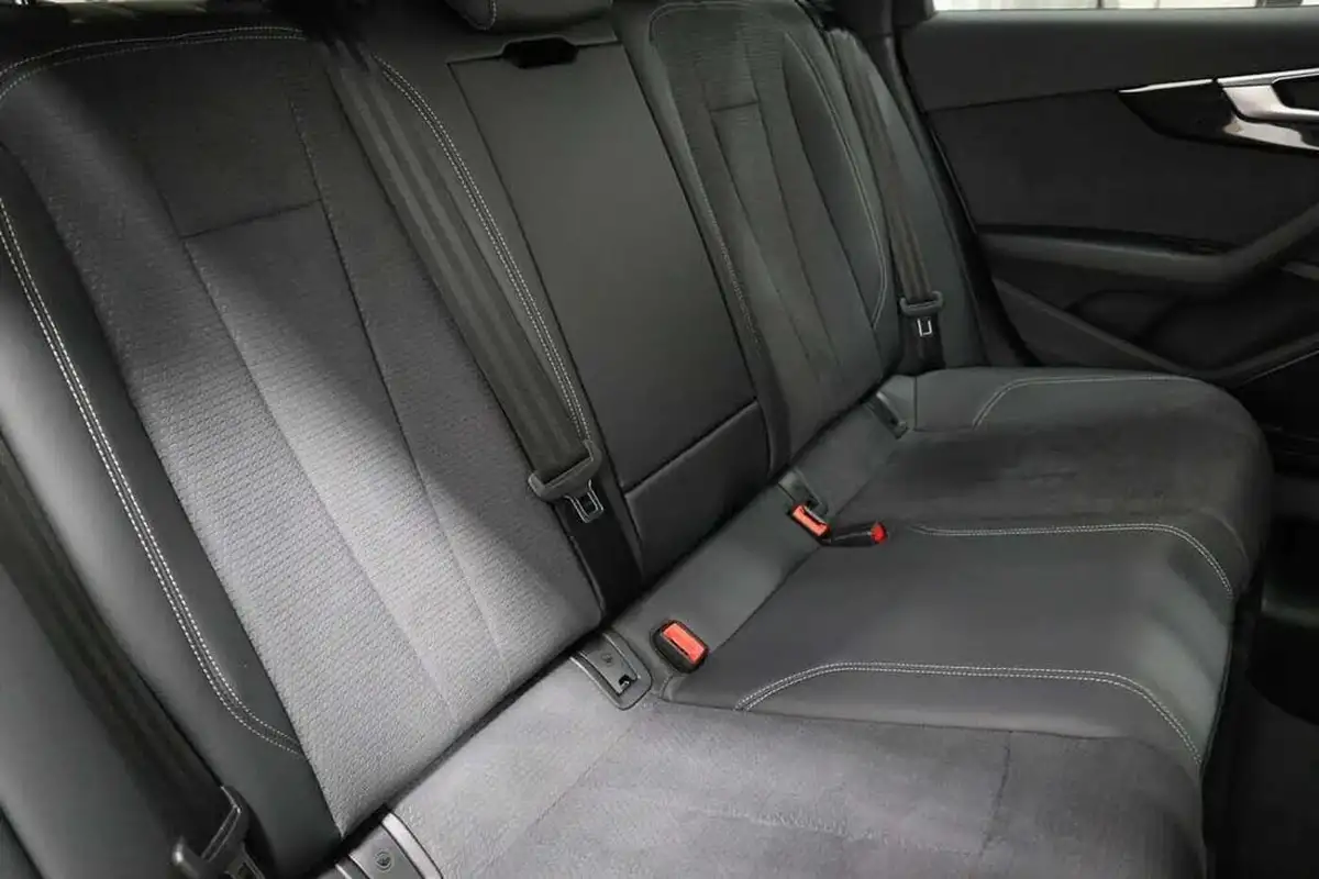 2024-audi-a4-avant-20-35-tdi-black-edition-big-8