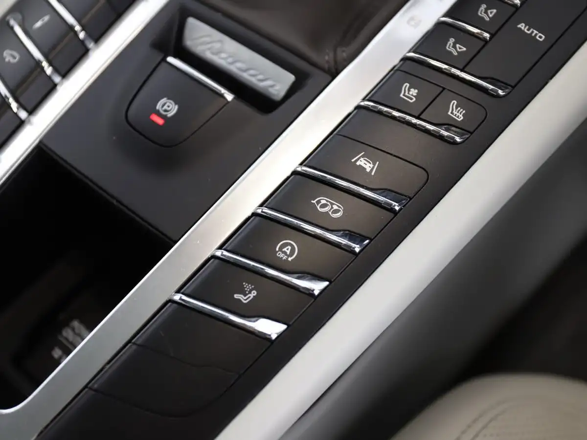 2021-porsche-macan-29-turbo-big-30