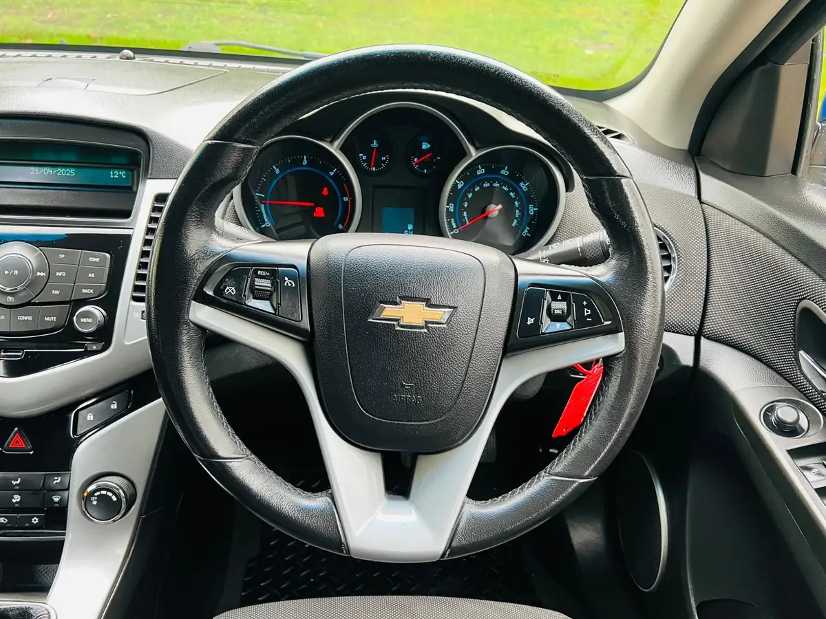 2012-chevrolet-cruze-20td-lt-20vcdi-hatchback-5d-big-57