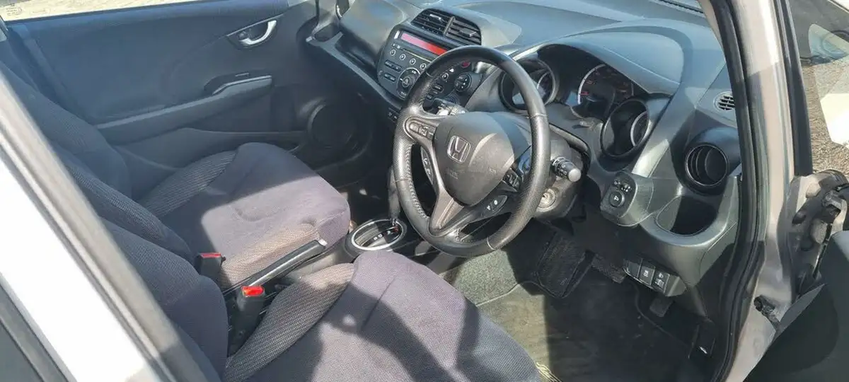 2011-honda-jazz-14-ex-cvt-big-9