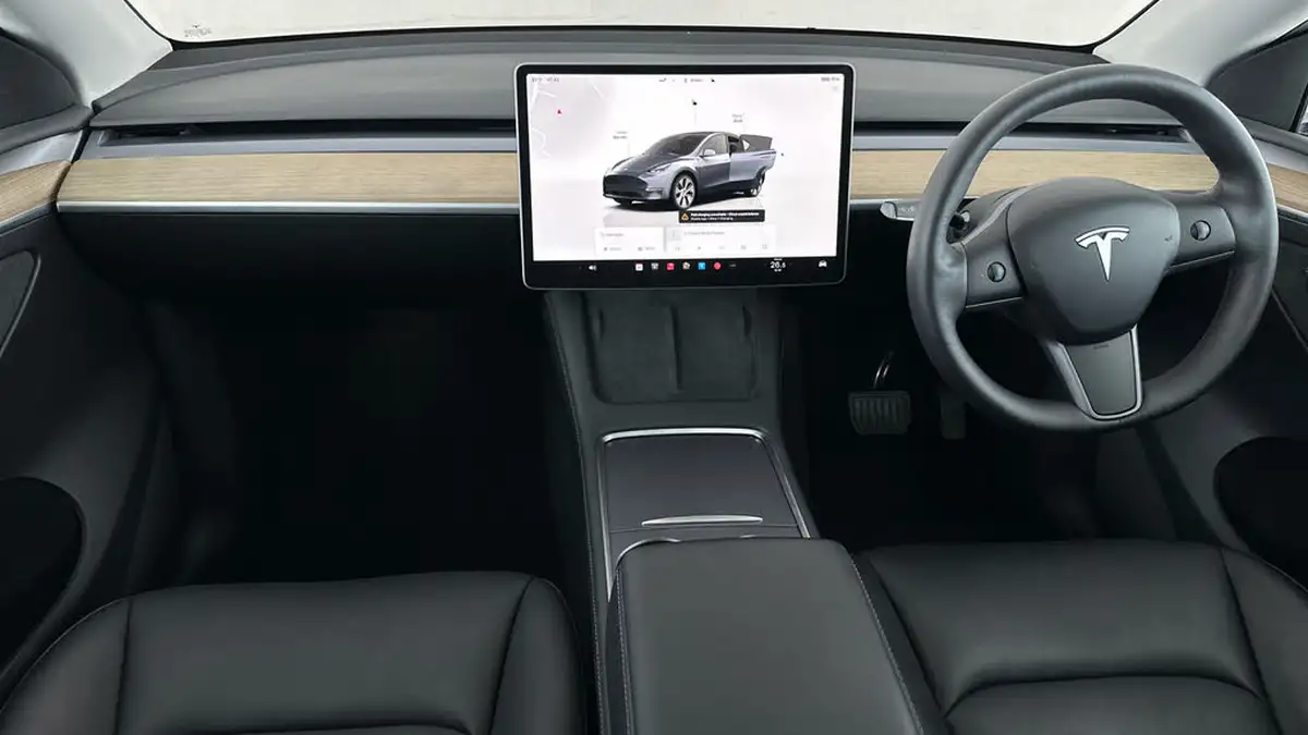 2022-tesla-model-y-e-long-range-big-10