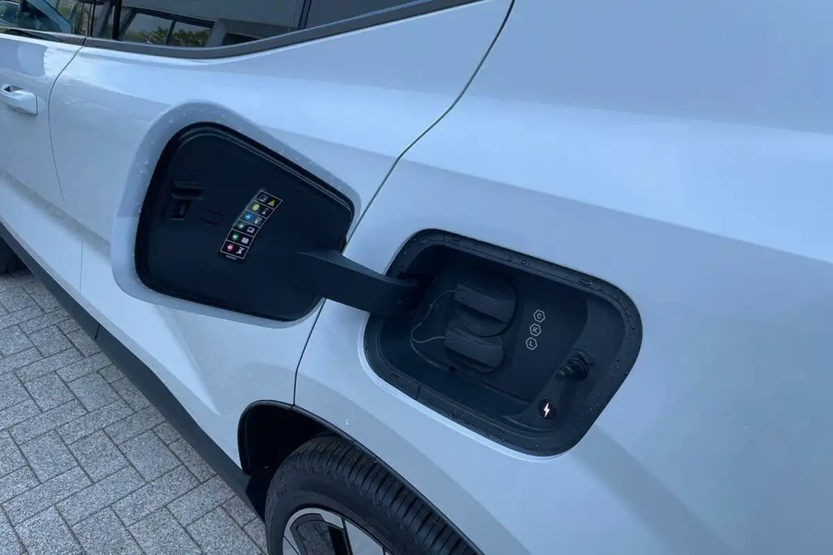 2025-volvo-ex30-e-single-motor-ultra-big-17