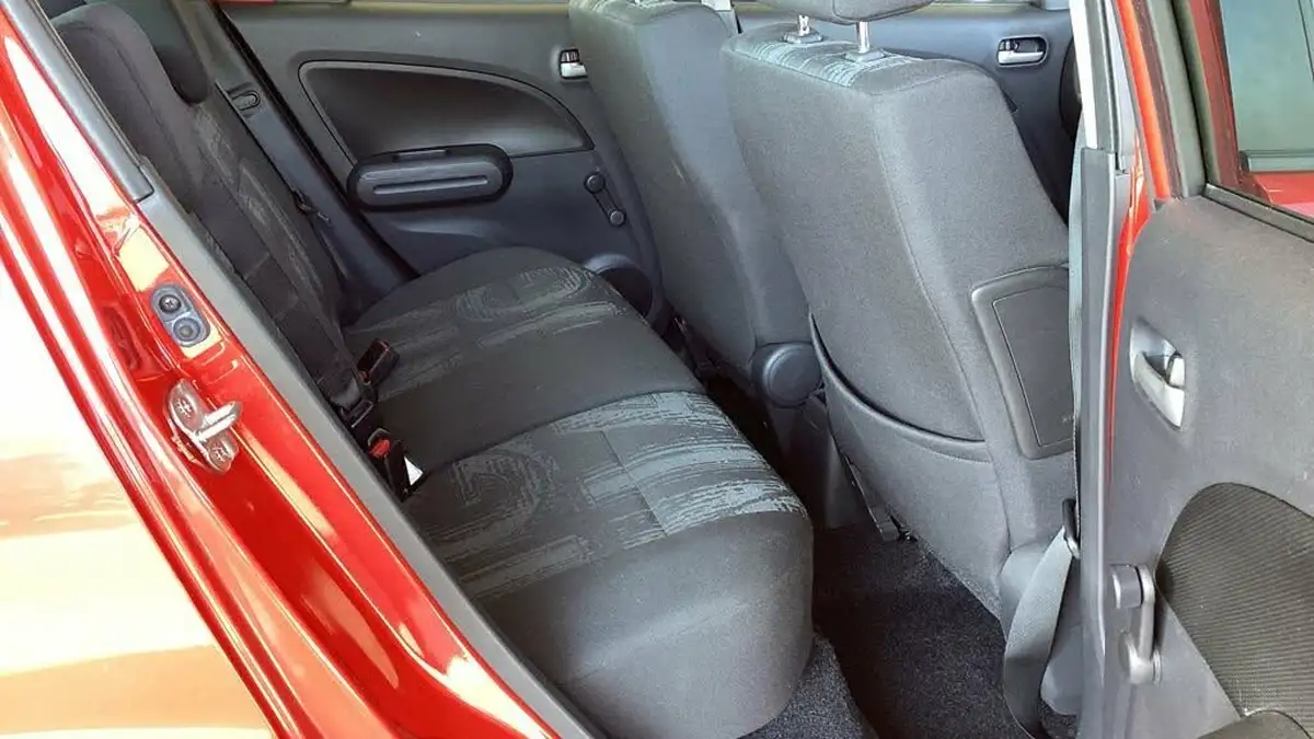 2013-vauxhall-agila-12-se-big-6