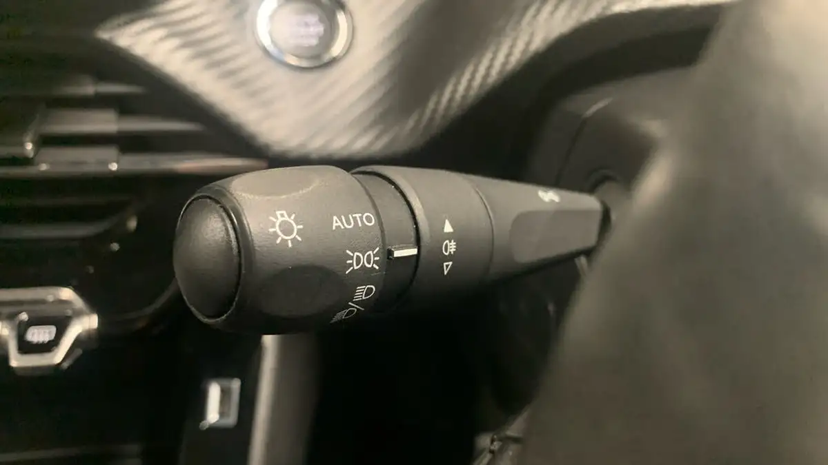 2020-peugeot-208-12-puretech-active-75bhp-big-26