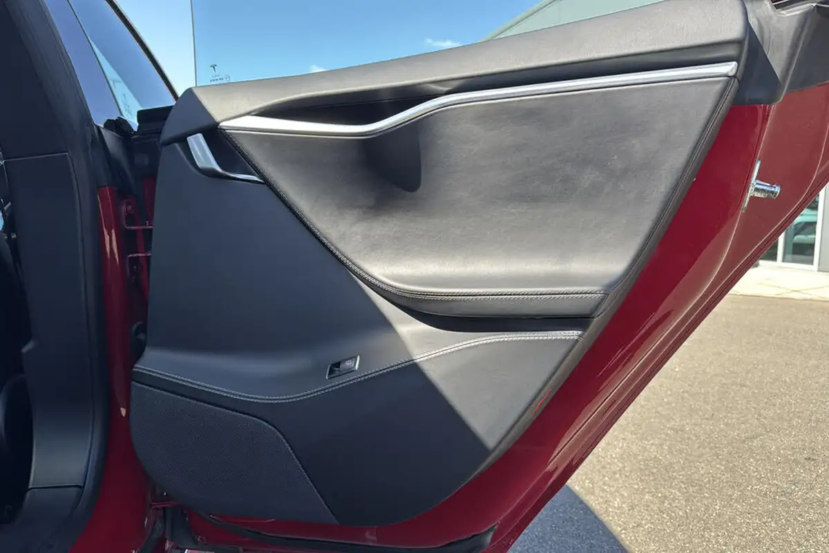 2018-tesla-model-s-e-75d-big-26
