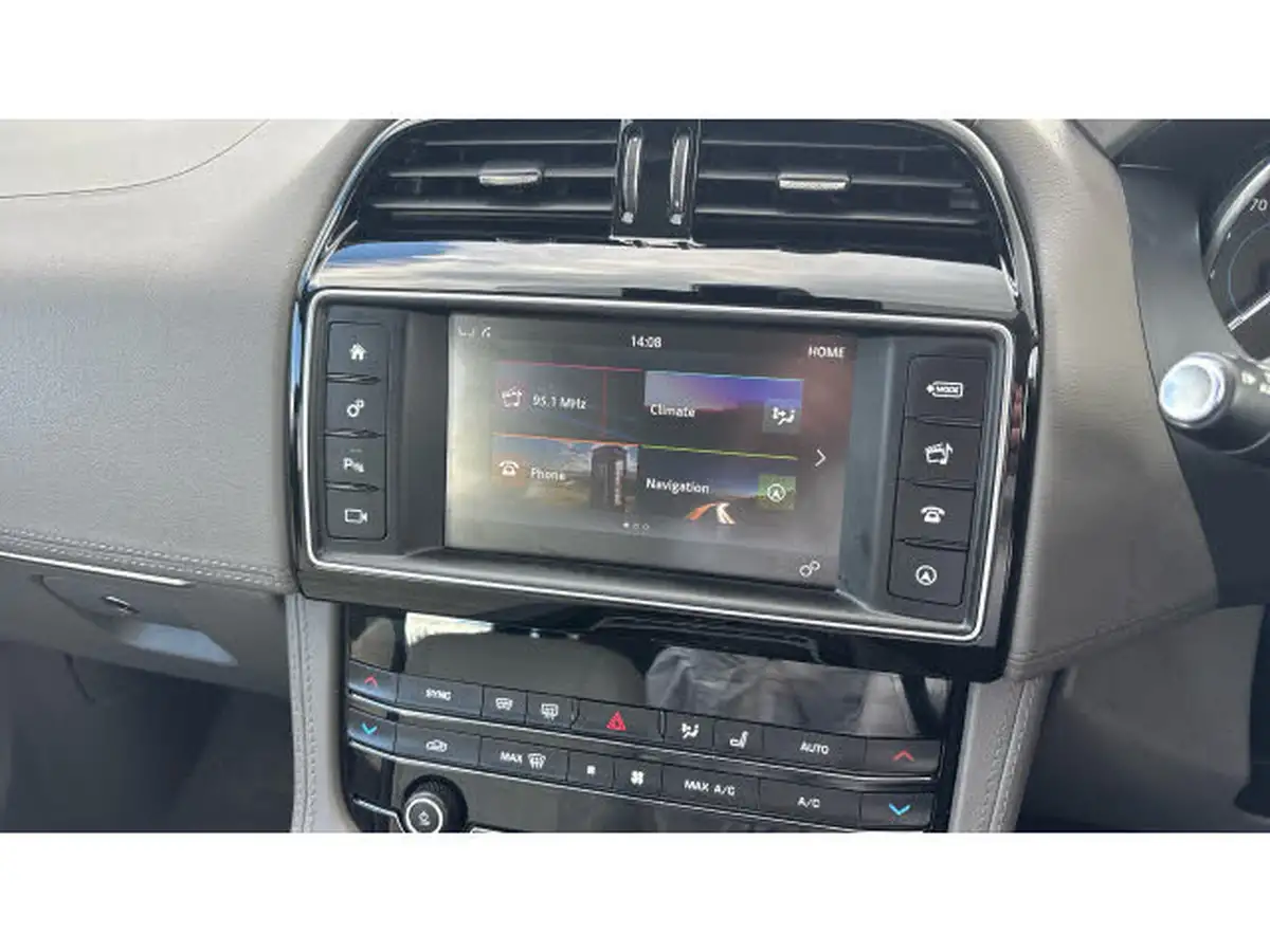 2017-jaguar-f-pace-20-i4d-portfolio-240ps-awd-ss-auto-big-11