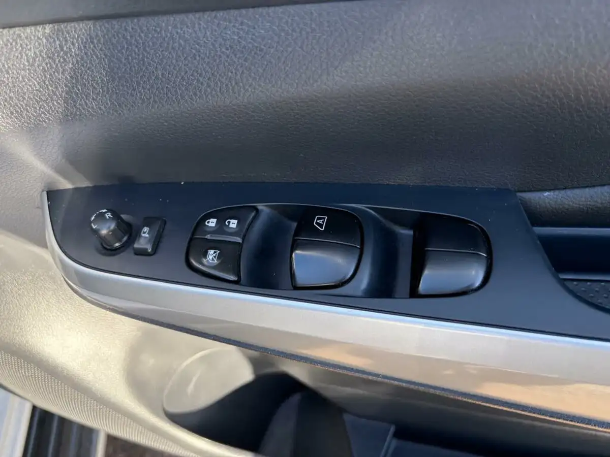 2020-nissan-navara-23dci-tt-tekna-8-navileather-auto-big-37