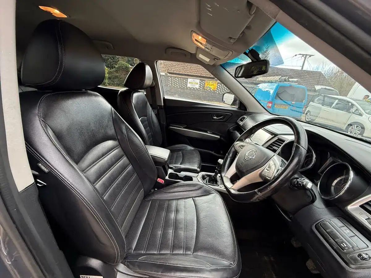 2016-kgm-ssangyong-tivoli-16td-elx-2wd-big-10
