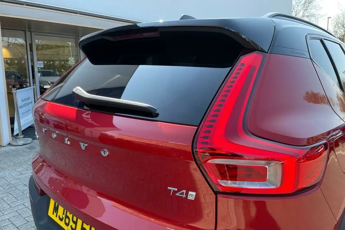 2020-volvo-xc40-20-t4-r-design-pro-big-14