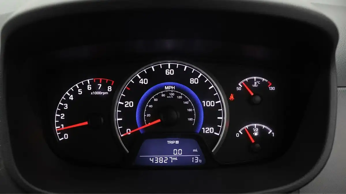 2018-hyundai-i10-10-se-67ps-big-9