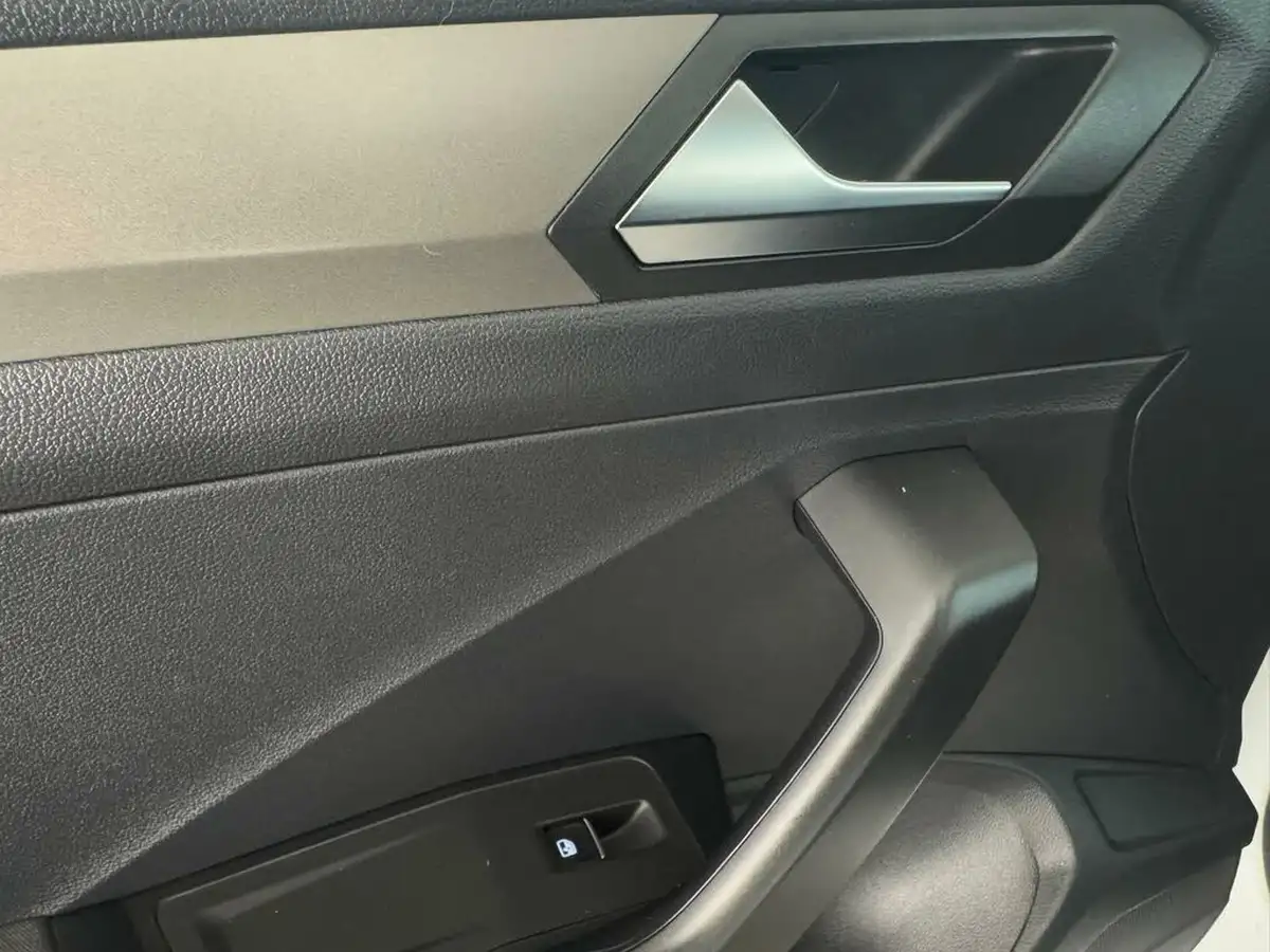 2020-volkswagen-t-roc-16tdi-se-big-21