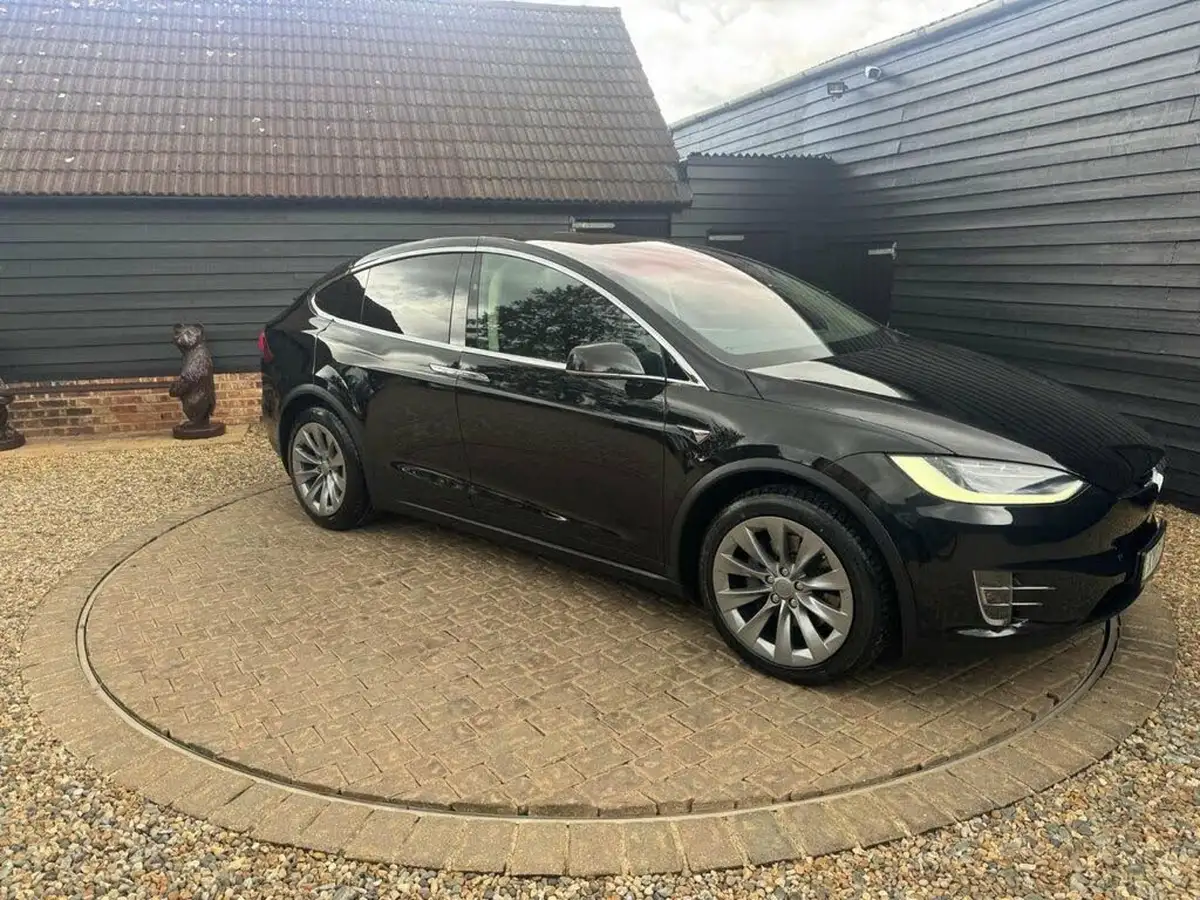 2017-tesla-model-x-e-75d-big-32