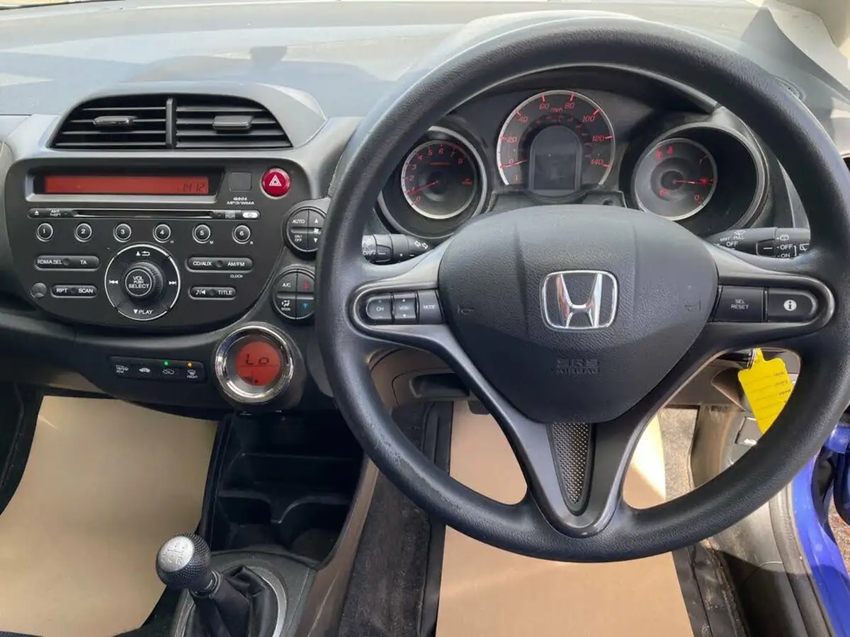 2011-honda-jazz-14-es-big-10