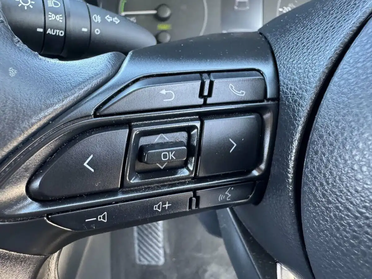 2021-toyota-yaris-15-vvt-i-icon-114bhp-hybrid-1490cc-e-cvt-big-43