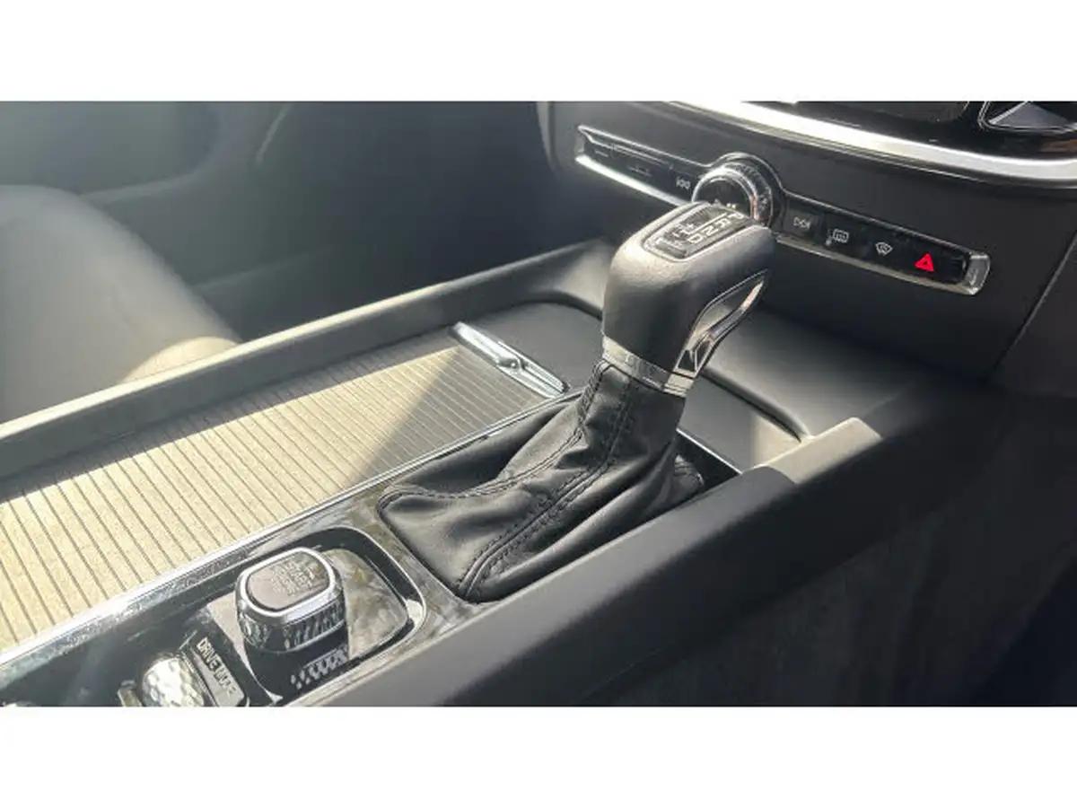 2020-volvo-v60-20-t4-momentum-plus-big-13