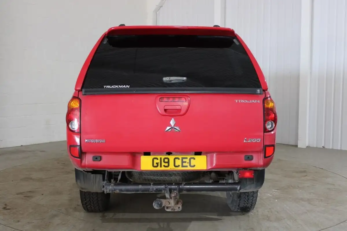 2011-mitsubishi-l200-25td-trojan-big-3