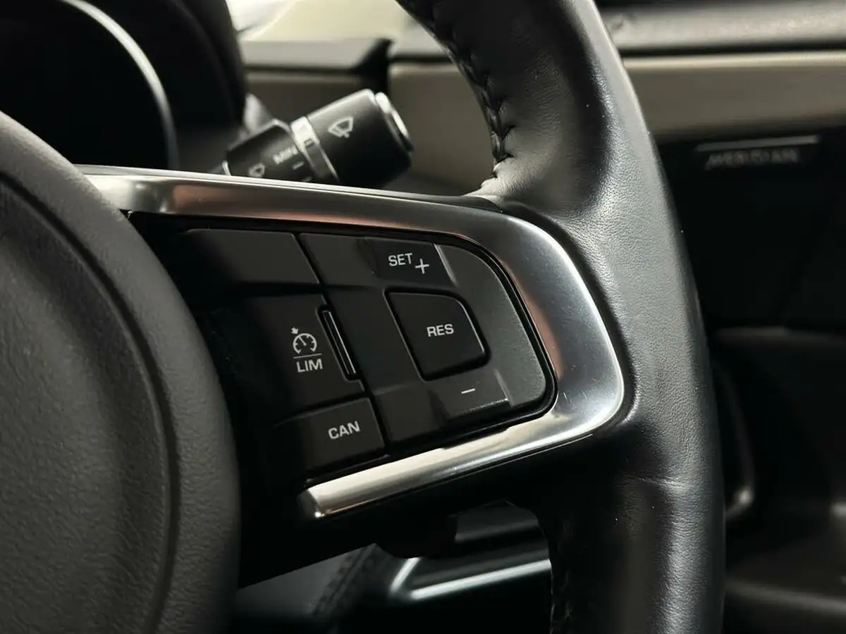 2018-jaguar-xe-20i-portfolio-200ps-1997cc-big-13