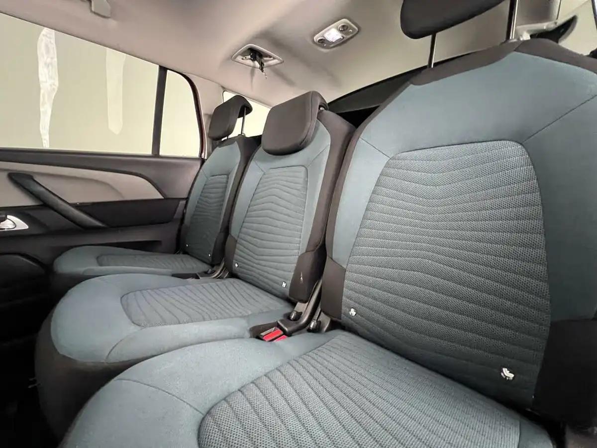 2019-citroen-grand-c4-spacetourer-15bluehdi-feel-big-12