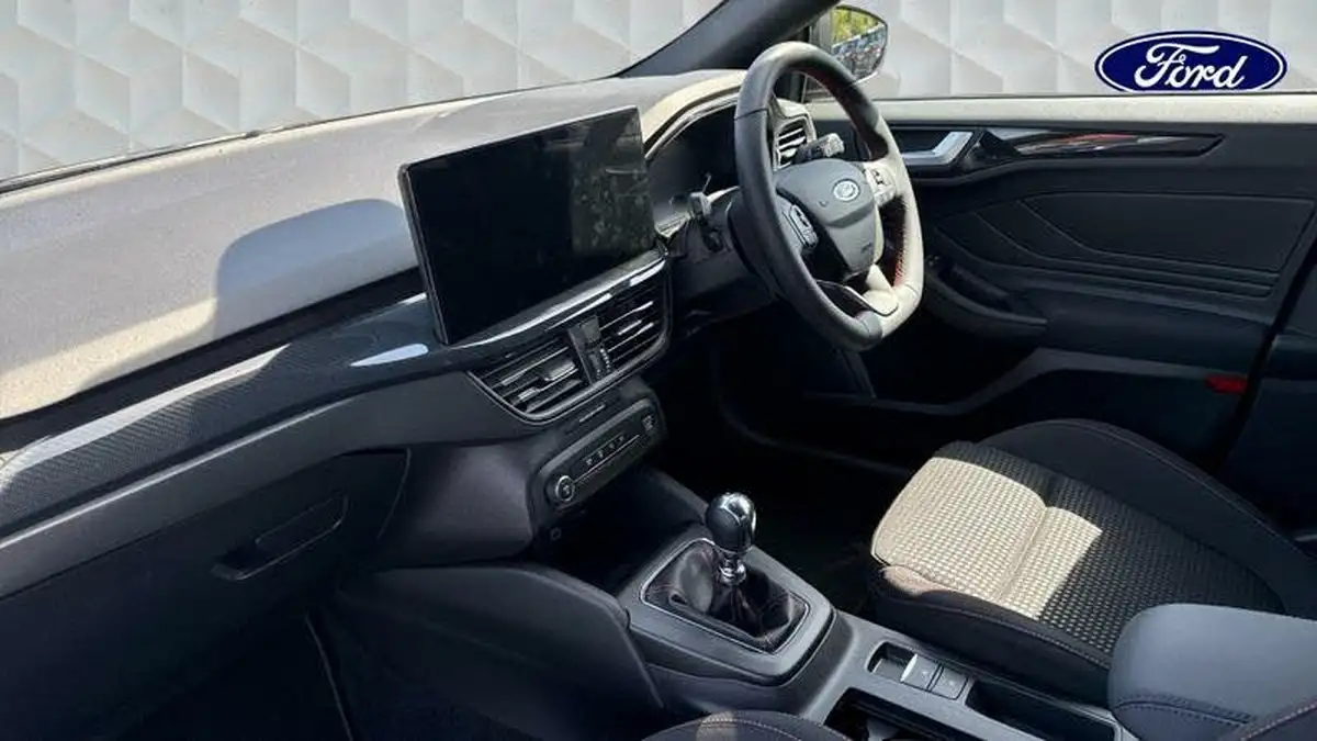 2024-ford-focus-10t-st-line-125ps-hatchback-big-1