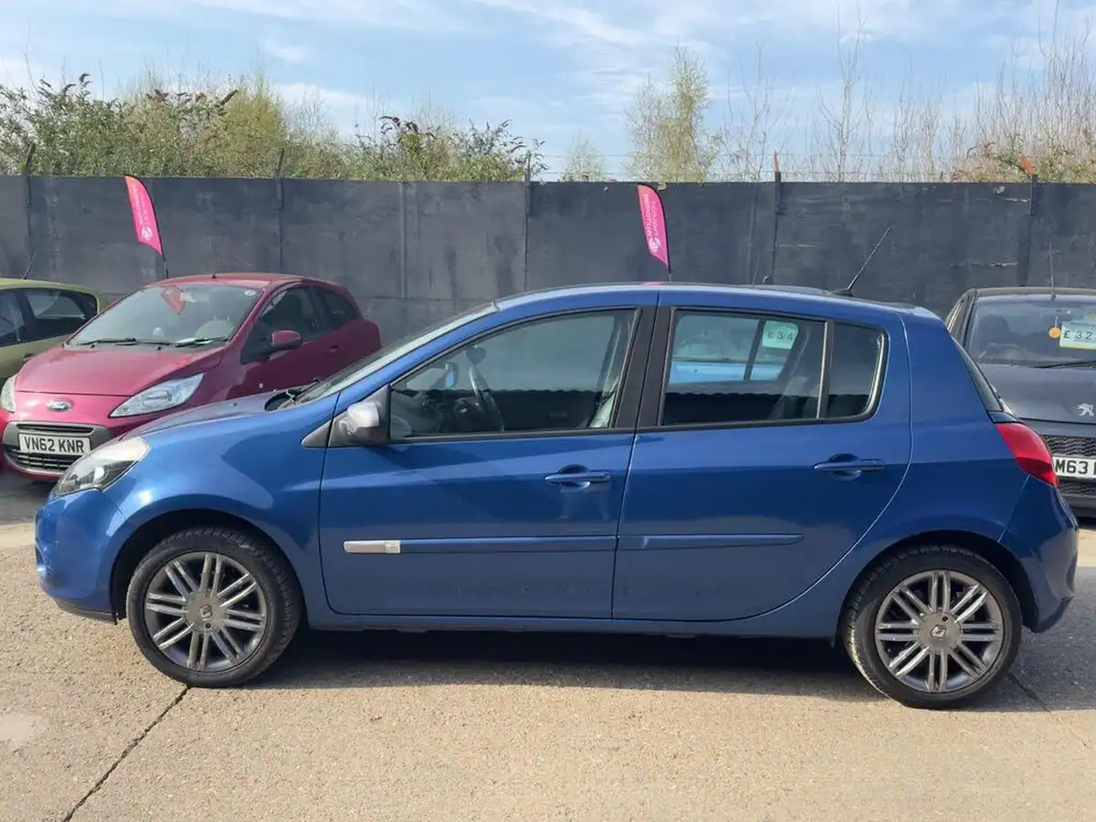 2011-renault-clio-16-dynamique-tom-tom-vvt-hatchback-5d-auto-big-17