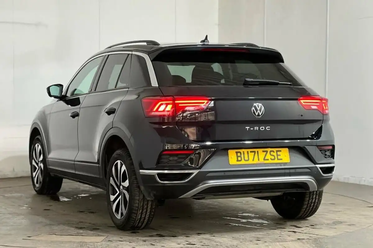 2021-volkswagen-t-roc-15-tsi-active-hatchback-5d-big-17