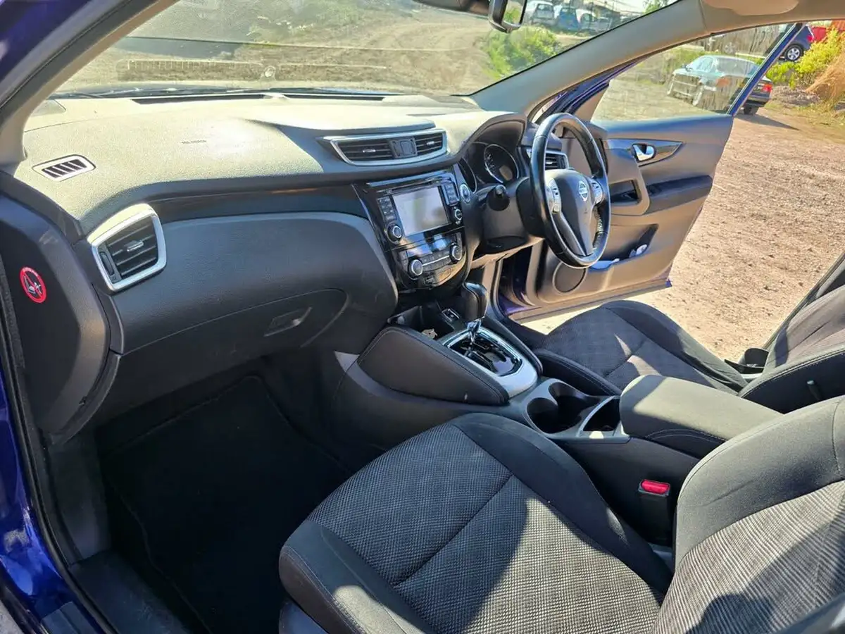 2016-nissan-qashqai-12-dig-t-n-connecta-xtronic-cvt-big-50