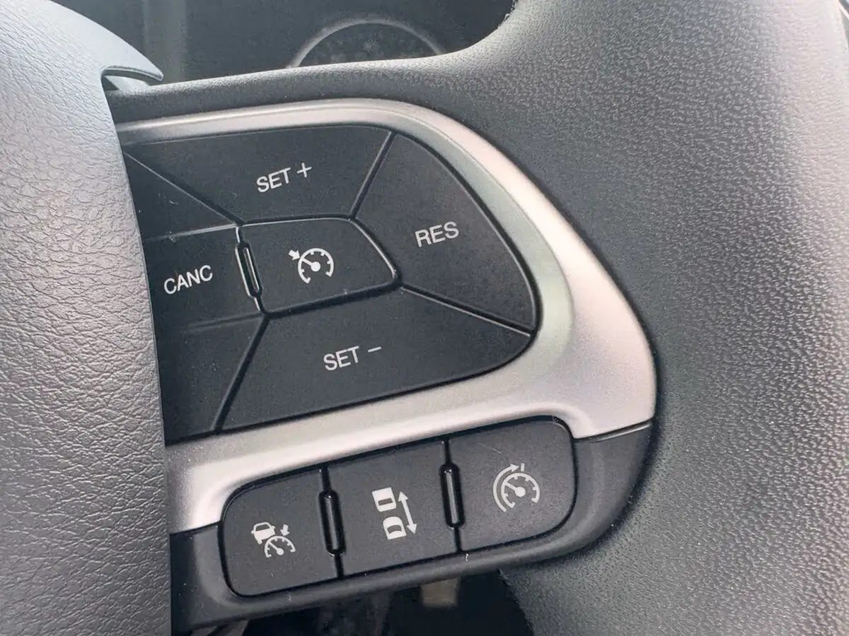 2023-jeep-renegade-15-limited-big-22