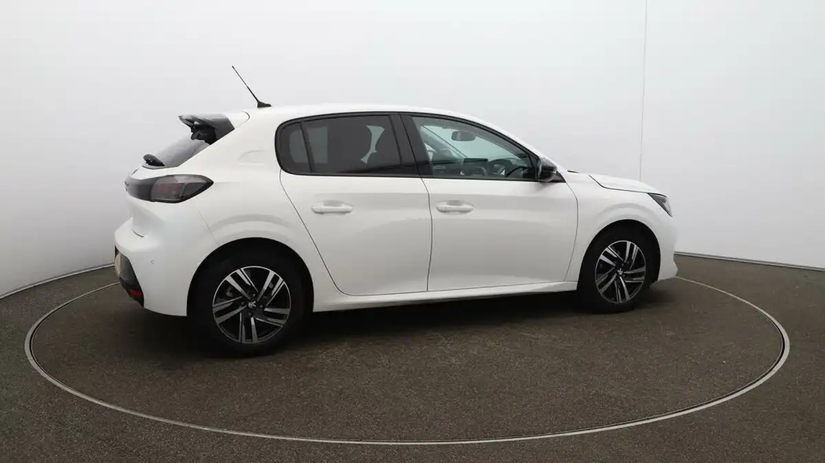 2023-peugeot-208-12-puretech-allure-premium-100ps-eat8-big-42