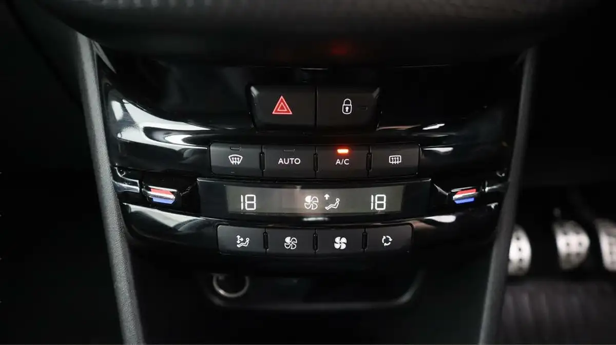 2019-peugeot-208-12-puretech-gt-line-110bhp-big-12
