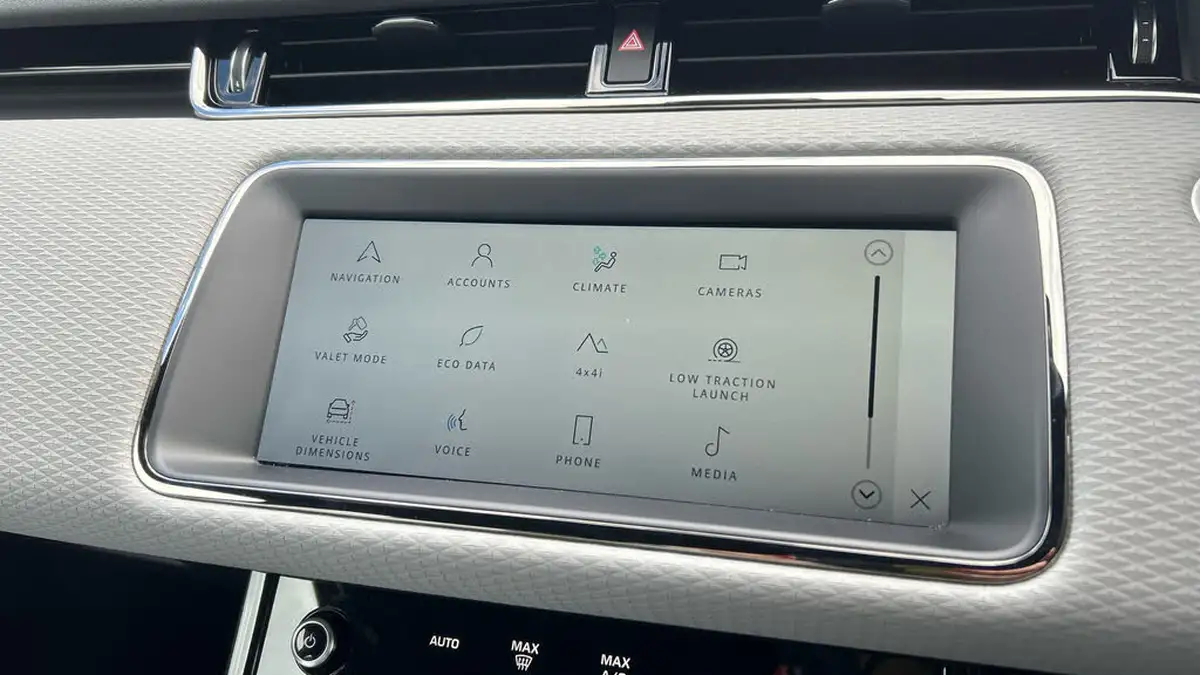 2022-land-rover-range-rover-evoque-15-p300e-r-dynamic-s-big-19