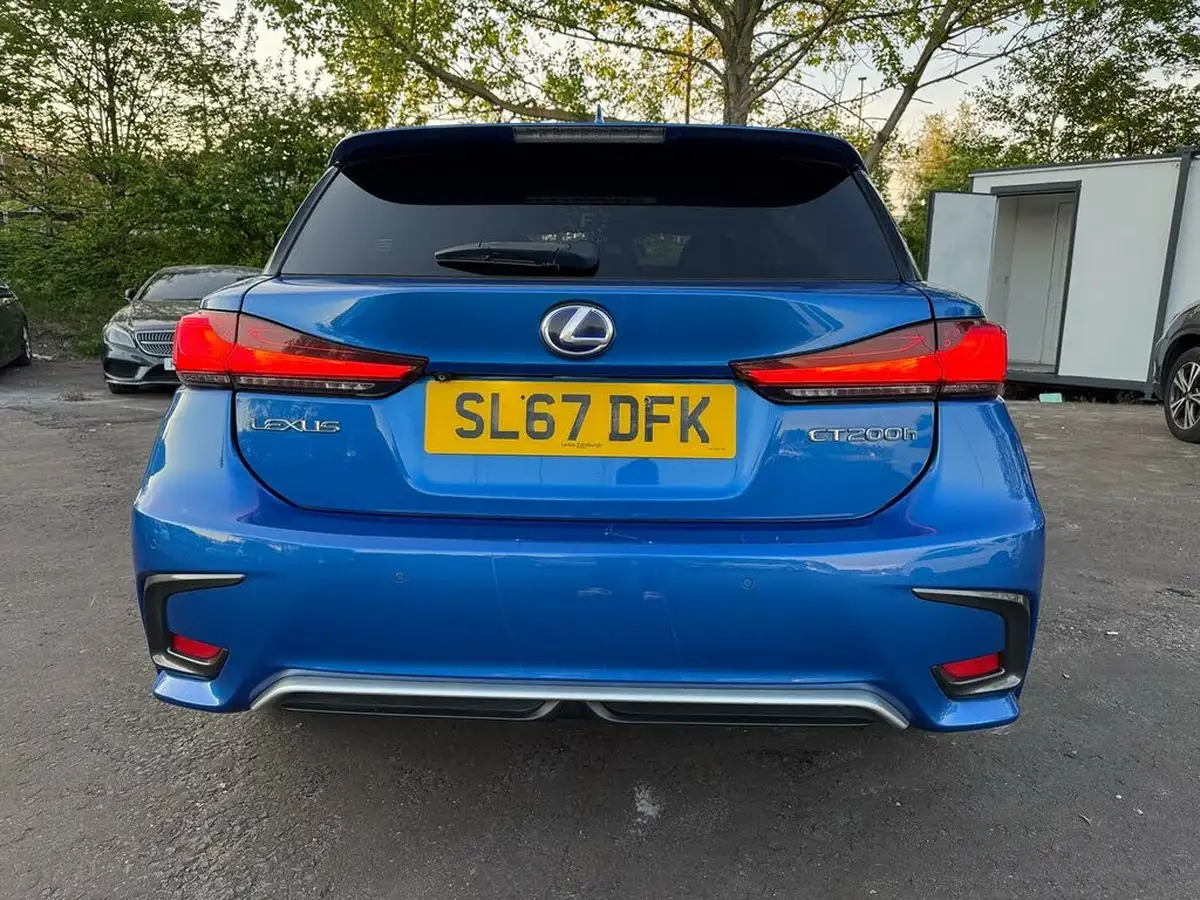 2017-lexus-ct-200h-18-luxury-big-14