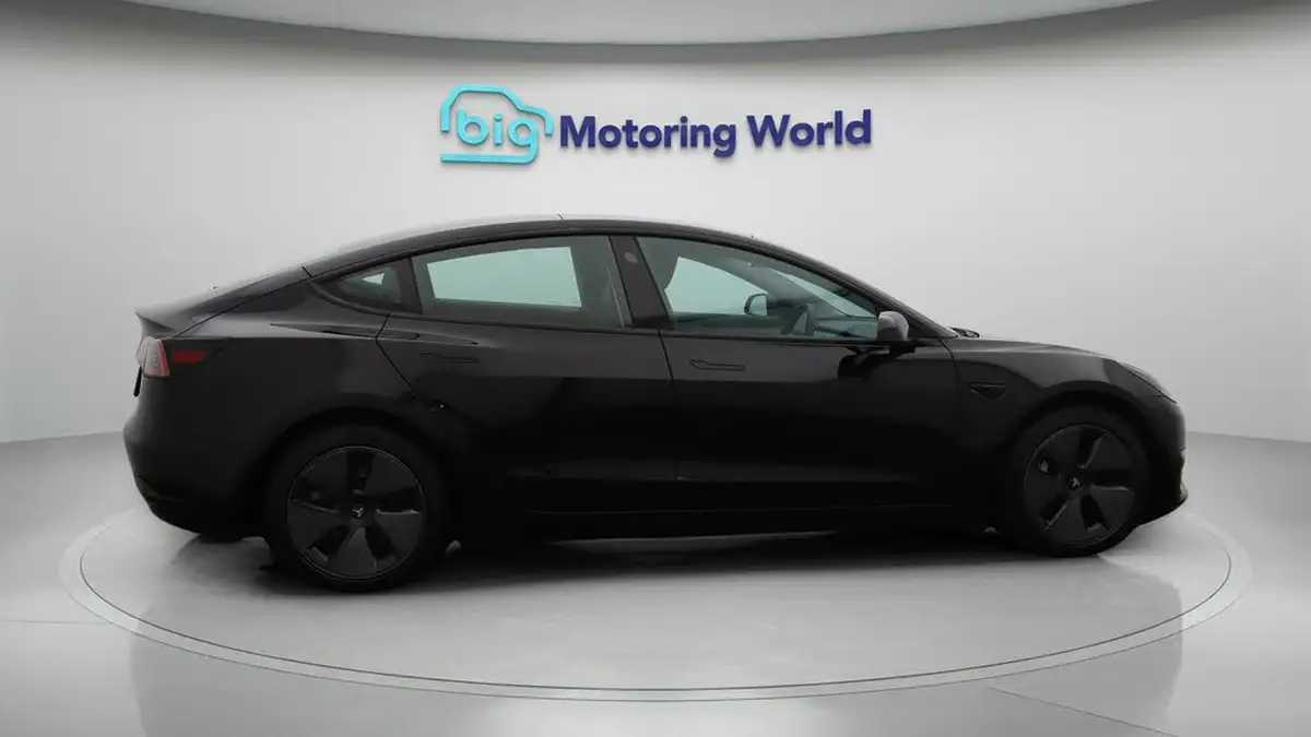 2022-tesla-model-3-e-long-range-big-8