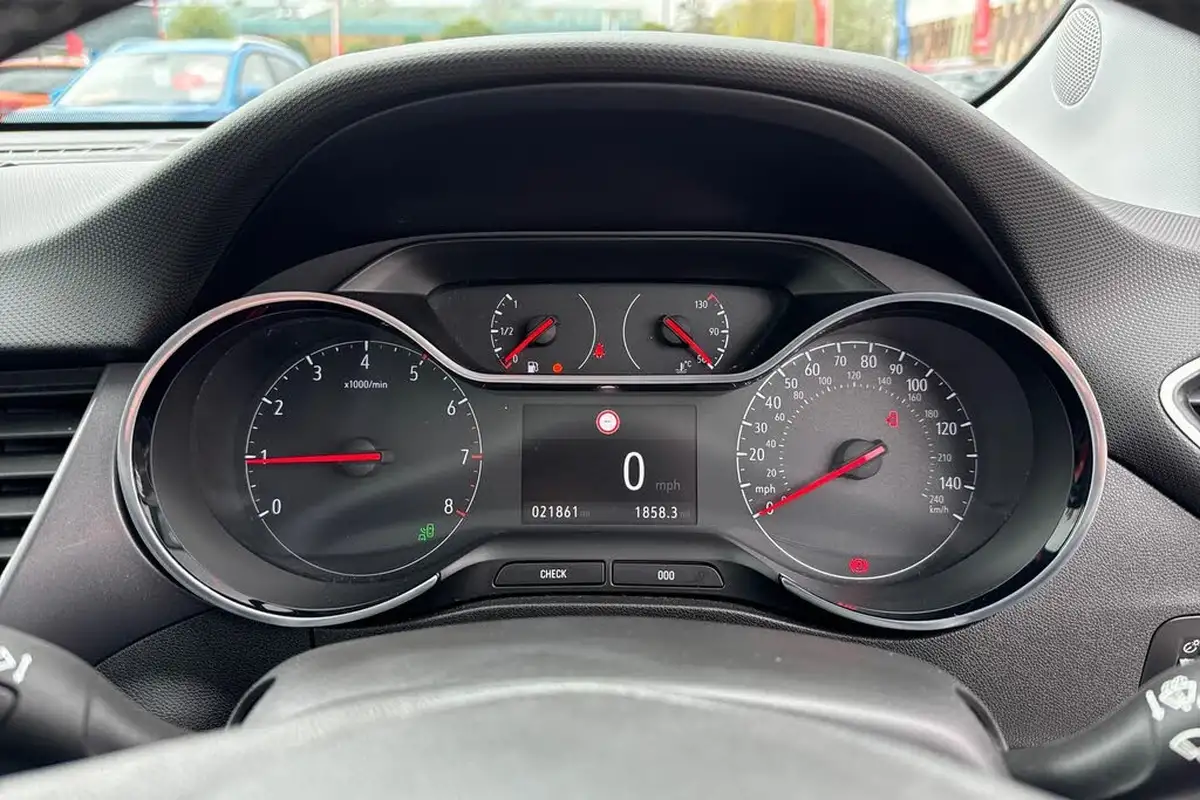 2022-vauxhall-crossland-12-ultimate-130ps-big-32