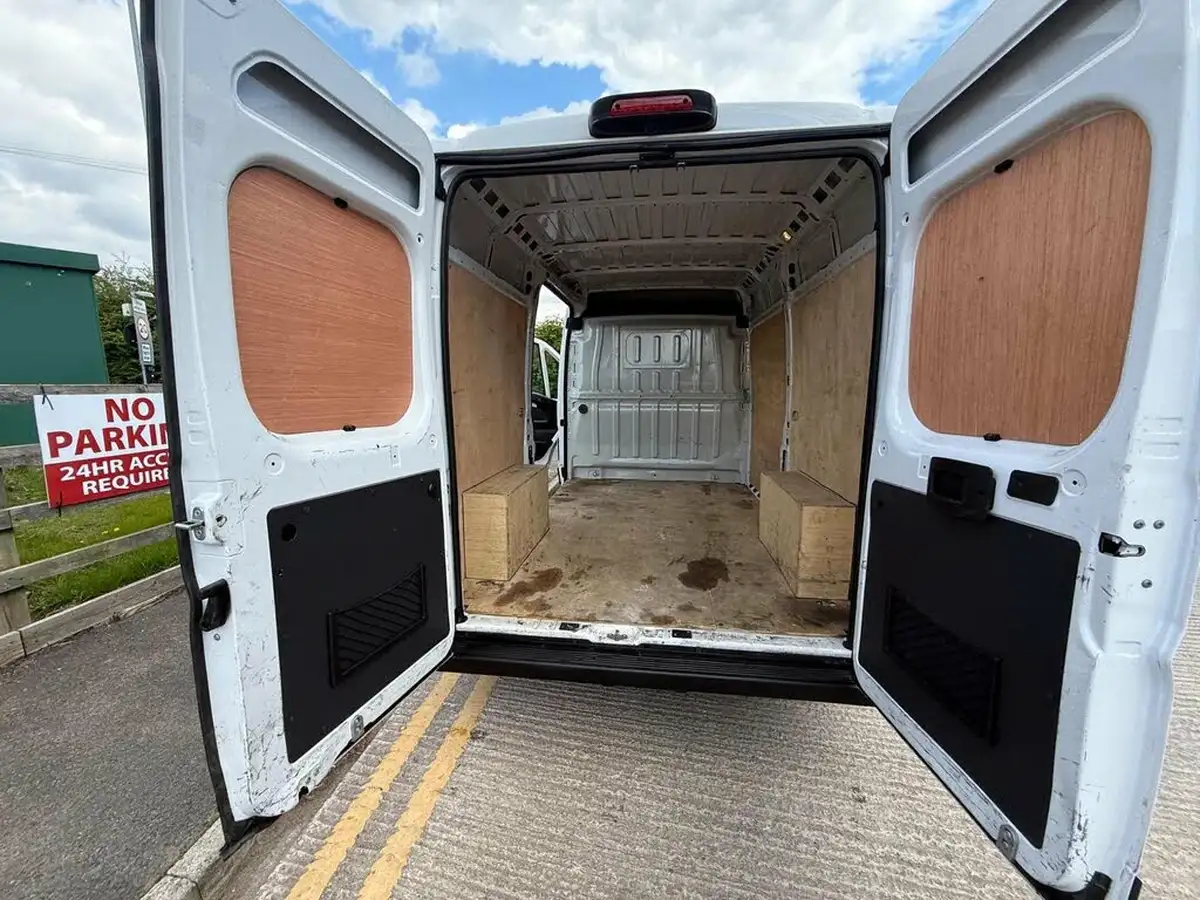 2022-citroen-relay-22bluehdi-35-l2h2-enterprise-big-34