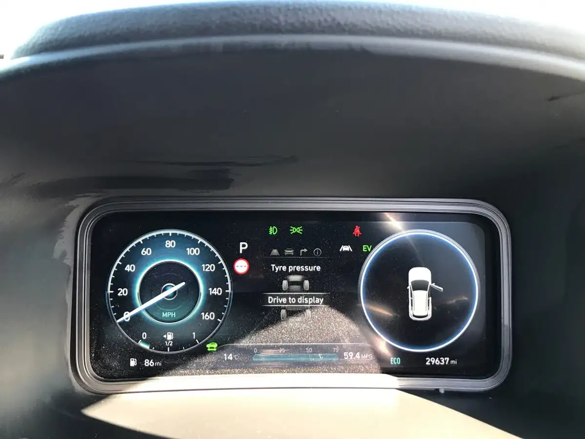 2022-hyundai-kona-16-gdi-premium-big-24