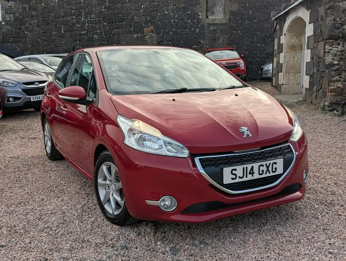 2014-peugeot-208-16td-active-5d-big-0