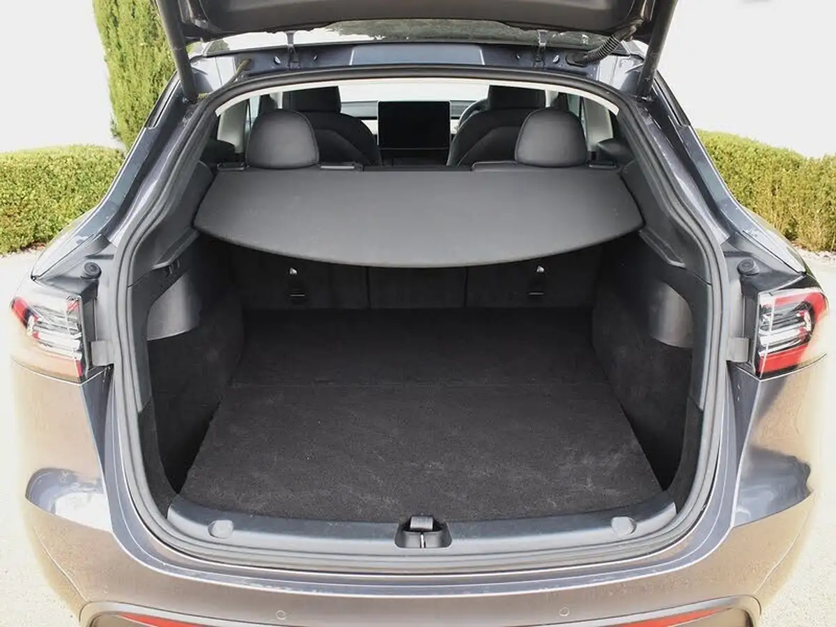 2022-tesla-model-y-e-long-range-big-25